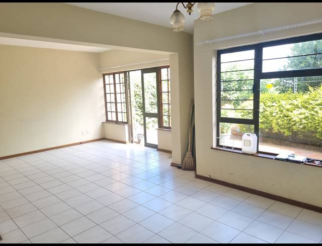5 BEDROOM TOWNHOUSE FOR SALE IN GLENWOOD